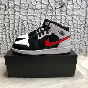 Jordan 1 mid red Chile red